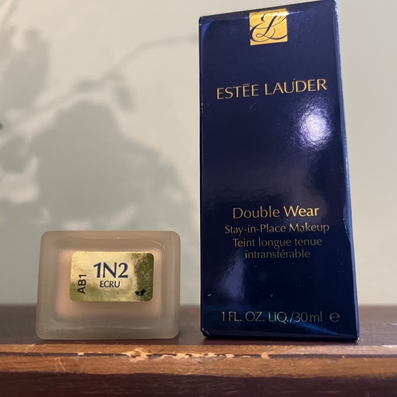 Estee Lauder Double Wear Stay In Place Makeup - Picture 3 of 14